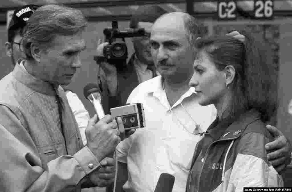 Олимпийская чемпионка Нино Салуквадзе и ее отец и тренер Вахтанг Салуквадзе. 1988 год. Фото: ТАСС