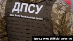 Іноземці мали з собою заборонені в Україні георгіївські стрічки