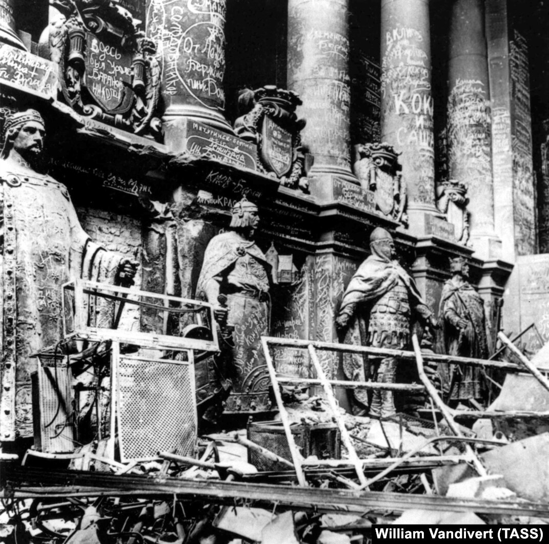 Reichstag Berlin 1945
