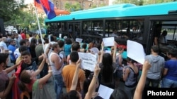 Armenia - Activists urge Yerevan residents to defy transport fare rises, 24Jul2013.