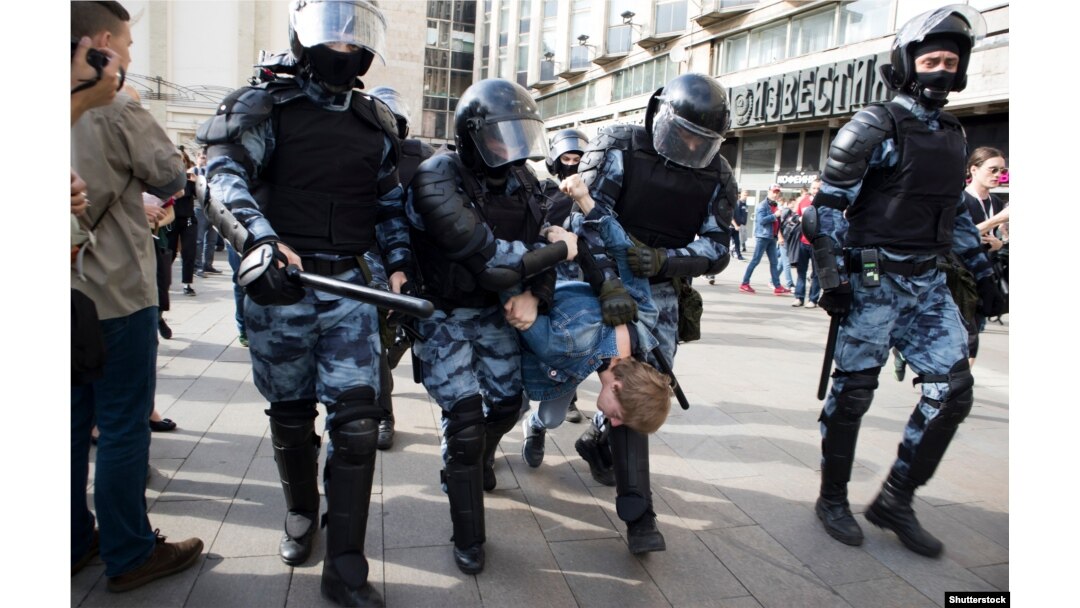 Меня избили в автозаке. Рассказ задержанного на акции протеста