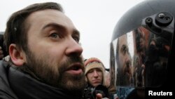 Ілля Пономарьов на опозиційному мітингу в центрі Москви, фото 2012 року