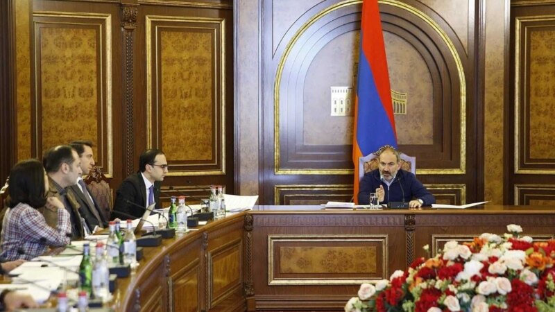 У премьера обсудили предпринятые по реализации экономических реформ шаги