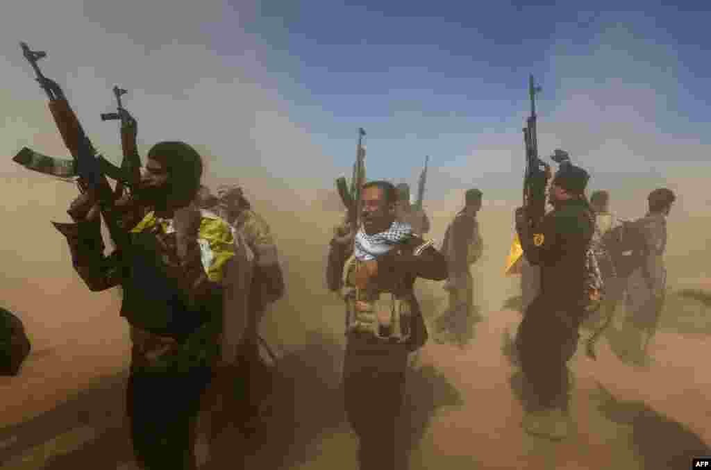 Iraqi pro-government fighters take part in a military operation to take control of the city of Tikrit on March 11. (AFP/Ahmad Al-Rubaye)