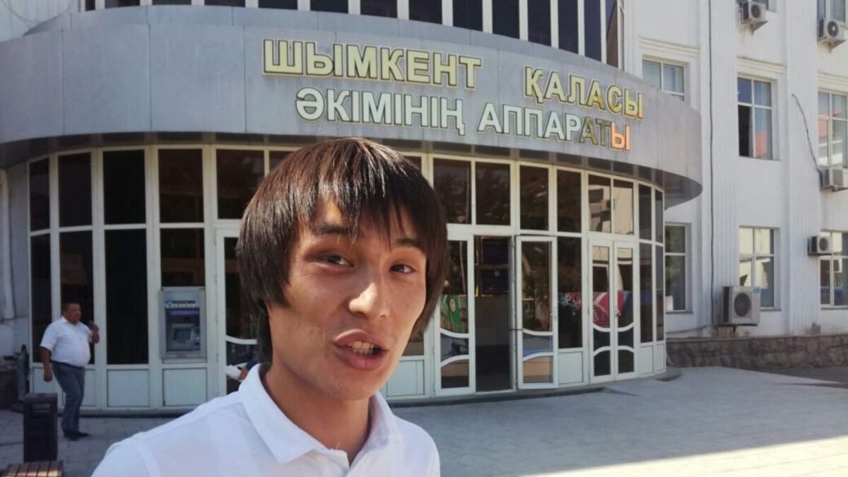 Активисты в Шымкенте «поблагодарили» акима за тарифы