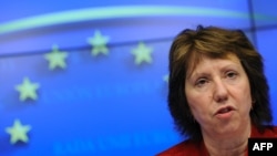 کاترین اشتون، رییس سیاست خارجی اتحادیه اروپا روز دوشنبه، تصمیم وزیران خارجه این اتحادیه برای افزایش تحریم های مقامات سوریه را اعلام کرد