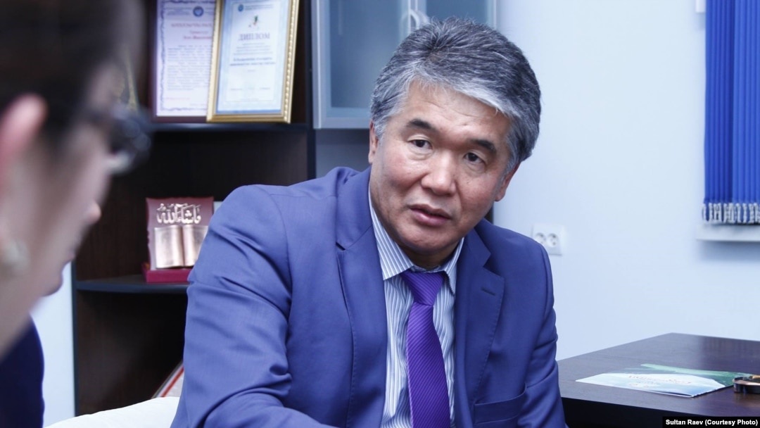 Султан Раев.