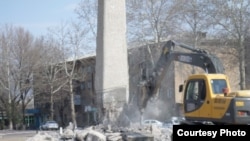 The Angren war memorial comes down on March 19.