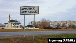 Жінку затримали у декількох сотнях метрів від автомобільного пункту пропуску в Армянську.