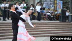 На концерте оркестра культурного центра МВД России в крымском городе Керчи. 18 июля 2015 года. 