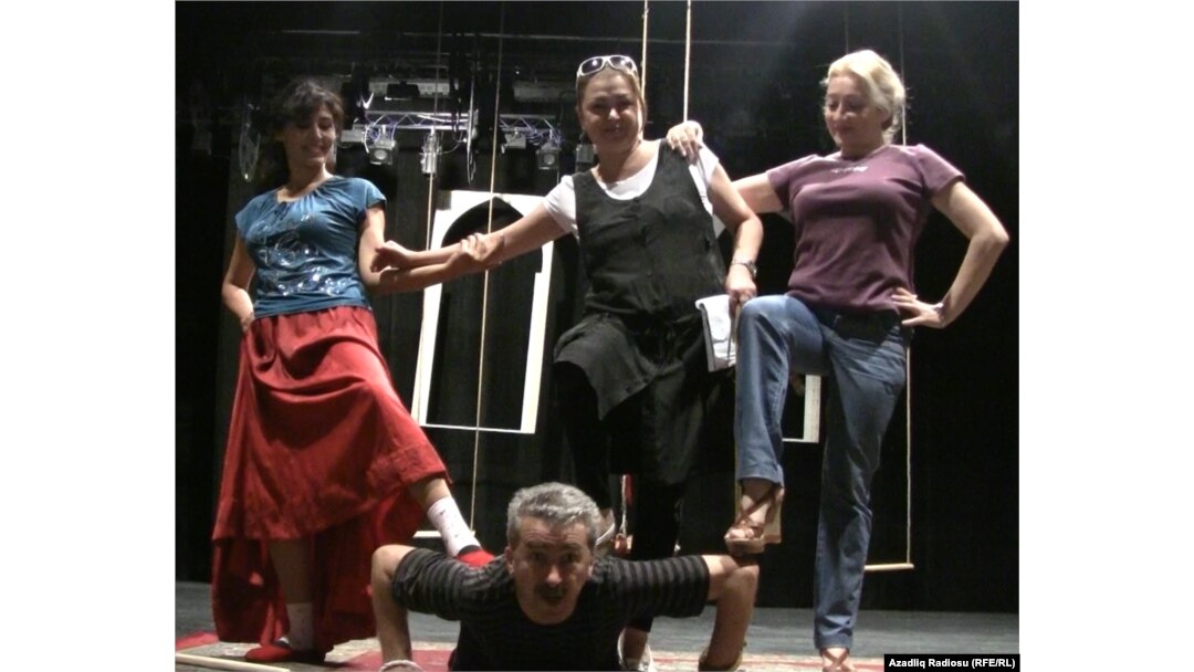 Firəngiz Mütəllimova teatr məşqlərində