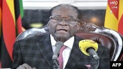رابرت موگابه در سخنرانی تلویزیونی خود در شامگاه یکشنبه ۲۸ آبان، به کناره‌گیری از قدرت اشاره نکرده بود.