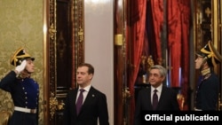 Russia - President Dmitry Medvedev (L) meets with his Armenian counterpart Serzh Sarkisian in the Kremlin, 24Oct2011.