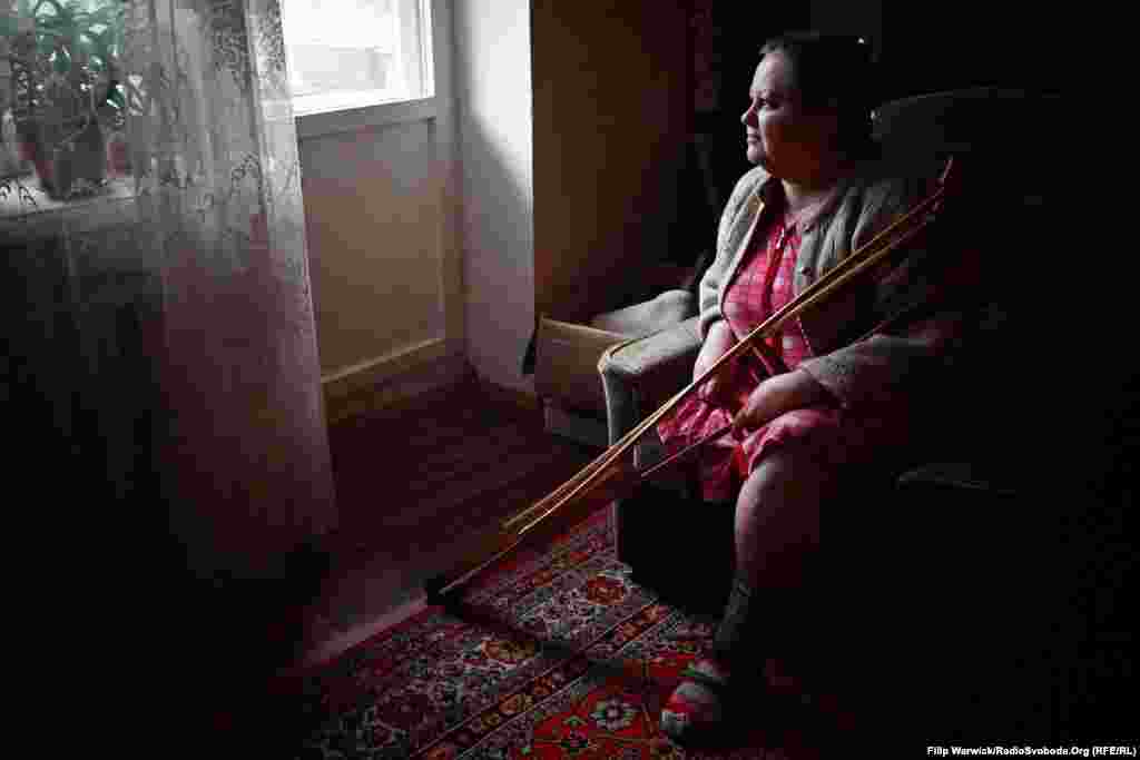 After having her right leg amputated due to diabetes, Natalia Kot has been house bound for the past 5 years. She's able to survive with the help of food vouchers from the World Food Program.