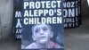 Poruka "Zaštitite decu Alepa" na transparentu u Londonu