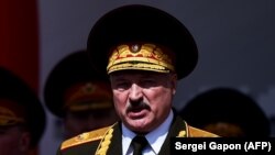 Аляксандар Лукашэнка прымае вайсковы парад, 9 траўня 2020 году