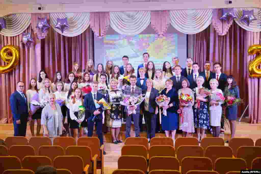 Яңа 2019-2020 уку елы башлану уңаеннан истәлеккә фото 