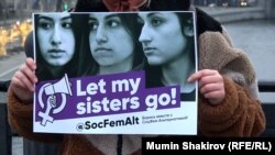 Акция в поддержку сестёр Хачатурян