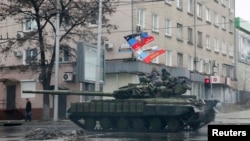 Donetskdə separatçıların tankı - 1 fevral 2015
