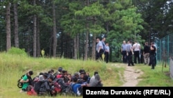 Poliția bosniacă strămută sută de refugiați, 15 octombrie 2019 