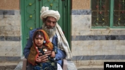 آرشیف - یک پناهجوی افغان در پاکستان