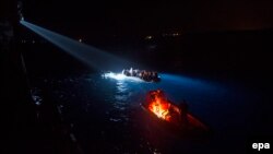 Мігранти на човні намагаються дістатися Греції (ілюстраційне фото)