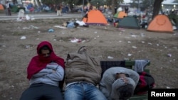Izbeglice u parku u Beogradu