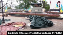 Разгромленный палаточный лагерь противников Геннадия Труханова