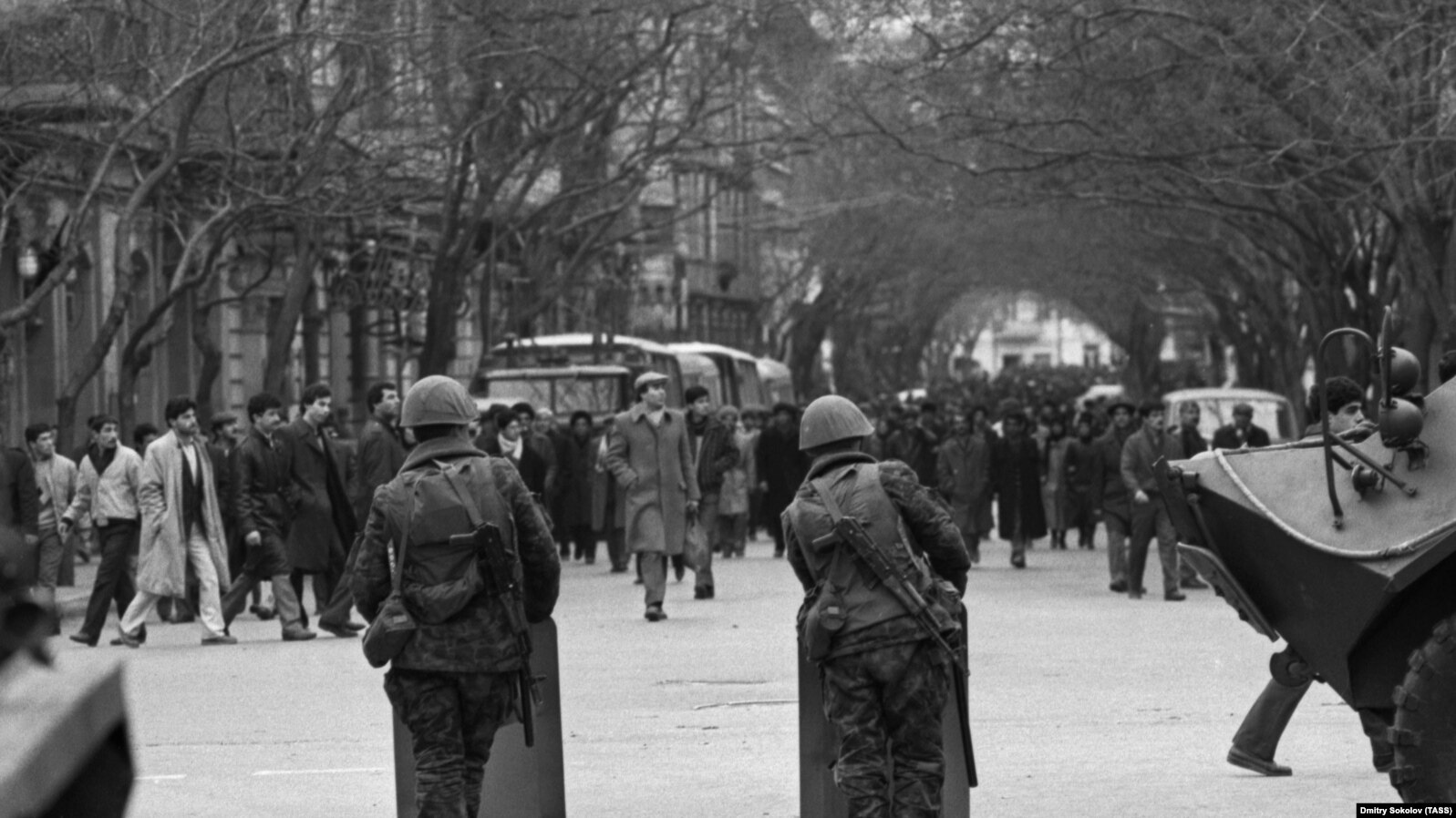 Подавление войск. Армянский погром в Баку 1990. 1990 Год Советская армия в Баку.