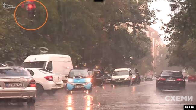 Toyota також попрямувала в напрямку ОП – але «втекла» на червоне світло світлофора