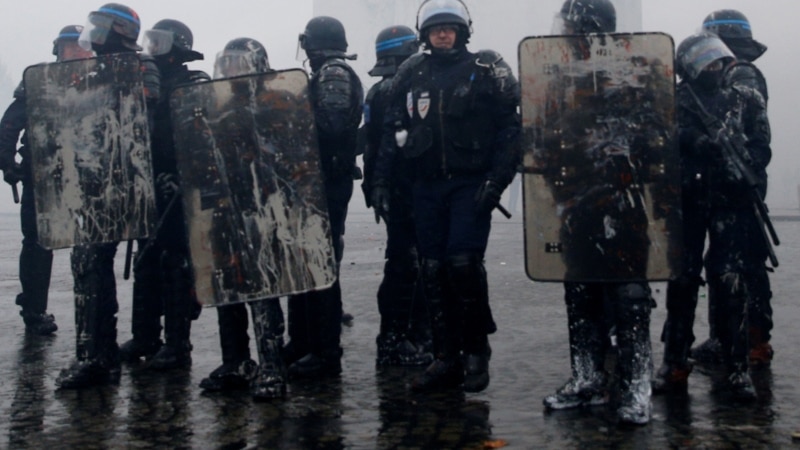 د بلوا ضد زرګونه پولیس او څارندوی په پاریس کې ځای پر ځای شوي
