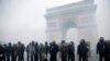 معترضان به بنای معروف طاق پیروزی در پاریس آسیب وارد آورده‌اند