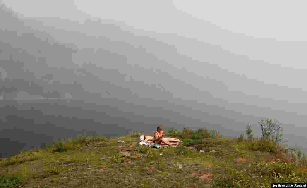 Russia's official estimate that 4,150 square kilometers of forest have been burned is less than a tenth of Greenpeace's estimate. 