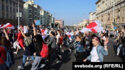Част от поредното шествие на жени в центъра на Минск