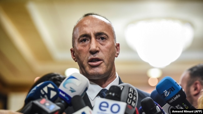 Kryeministri i Kosovës, Ramush Haradinaj, gjatë një deklarimi për media