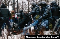 سرکوب معترضان توسط پولیس روسیه