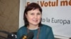 Ludmila Popovici în studioul Europei Libere de la Chișinău