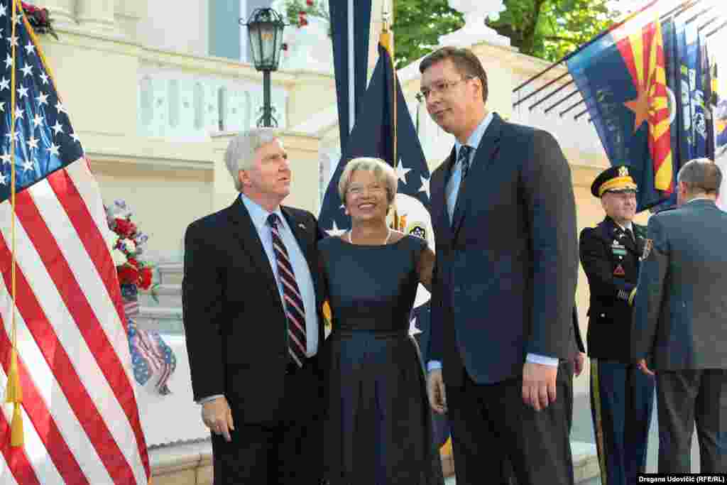 Premijer Srbije Aleksandar Vučić sa ambasadorom Skatom i njegovom suprugom Nevenom