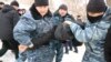 Ղազախստան - Ոստիկանները ընդդիմադիրների են բերման ենթարկում, Նուր-Սուլթան, 22-ը փետրվարի, 2020թ.