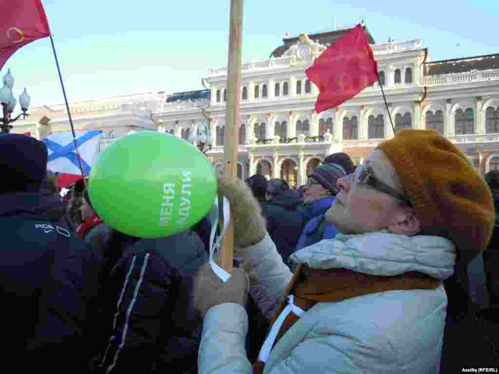 18 декабрьдә Казанның Ирек мәйданында Татарстан коммунистлары Русия думасын сайлау нәтиҗәләренә ризасызлык белдереп митинг үткәрде.