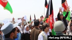 Afghanistan -- Afghan green movement protest in Kabul about Kunduz passenger who killed by Taliban, 02 June 2016