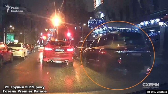 Неподалік припаркована автівка Кіпермана