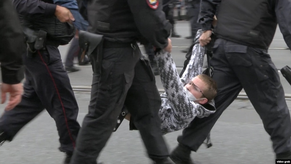 Задержания во время протестных акций в России