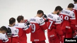 Игроки сборной Чехии после поражения от хоккеистов США