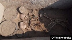 Древнее парное захоронение, обнаруженное учеными в Талдинском археологическом комплексе в Карагандинской области. 