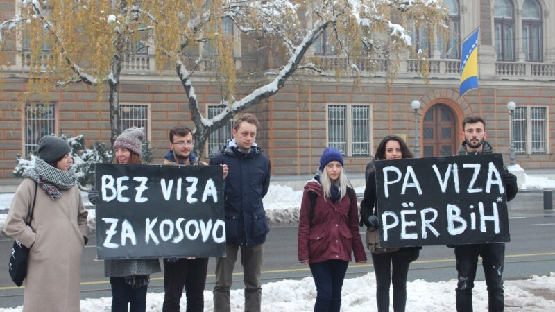 Mladi protiv zidova viznog režima