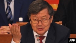 Жантөре Сатыбалдиев, Қырғызстанның премьер-министрі парламентте отыр. Бішкек, 5 қыркүйек 2012 жыл