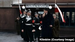Istorijsku fotografiju kolorisala je Olga Širnina, zvana Klimbim.