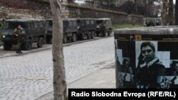 Архивска фотографија: Зголемено присуство на полицијата по минатогодишниот меѓуетнички инцидент на скопското Кале. 19 февруари 2011 година.