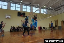 Санкт-Петербургтегі қазақ жастары "Достар" спорт турнирін өткізіп тұрады.